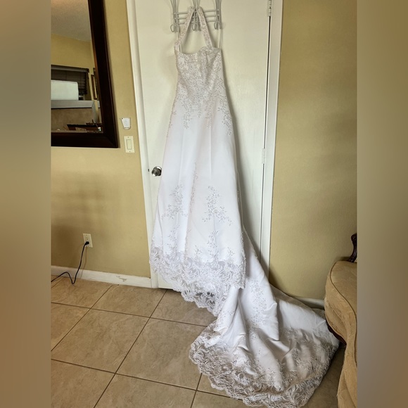 NWT- David’s Bridal Michelangelo White Beaded A-Line Halter Satin Gown (Size 6) - Picture 11 of 16